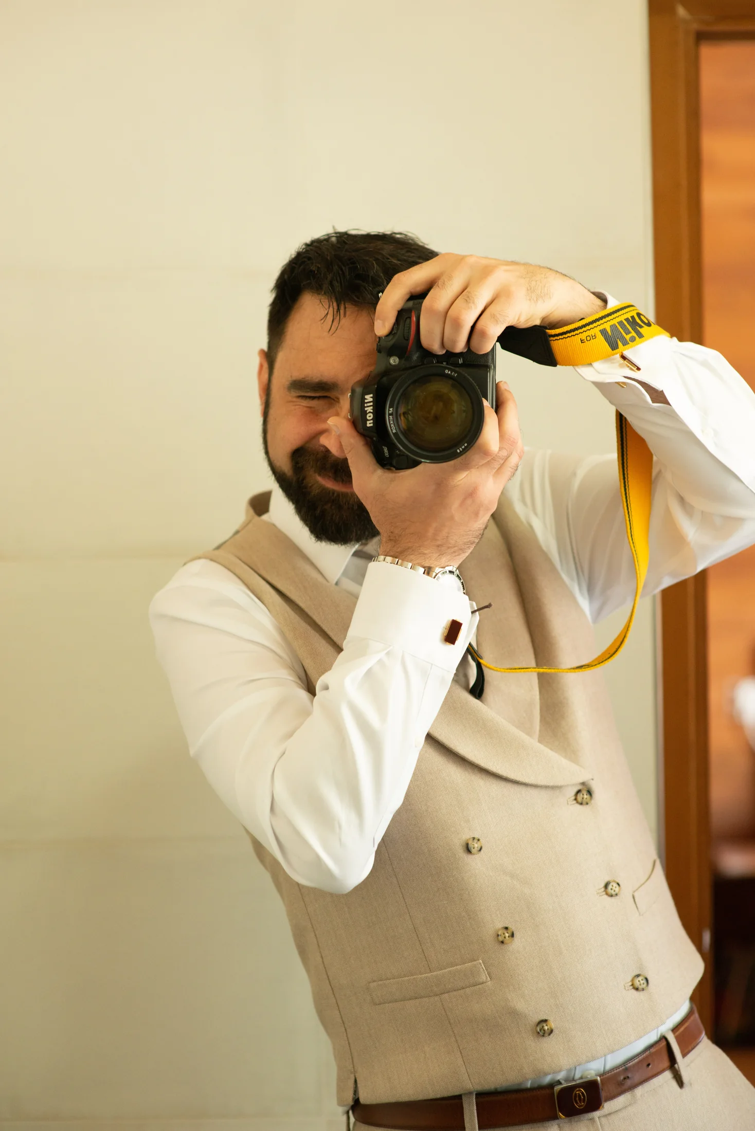 Miguel Ángel López Prieto photographing with his Nikon camera